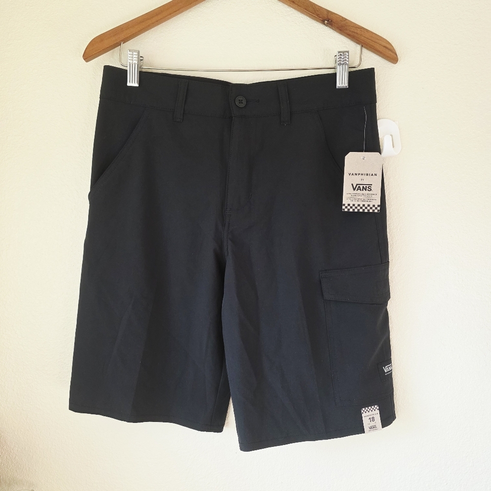 NWT, Vans boys Loads 5 Vanphibian Shorts Sz 18